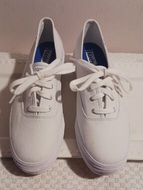 Classic ⚜️Keds White Canvas Lace-Up Platform Sneakers 9.5 ⚜️ New